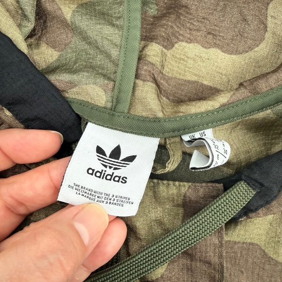 Adidas Jacket Women XS Camo Windbreaker Cropped Hooded Oversized Lightweight - Picture 9 of 15